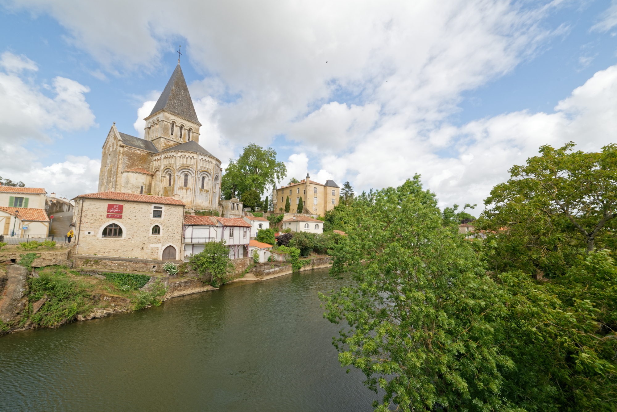 Mareuil/Lay, son chteau, son glise